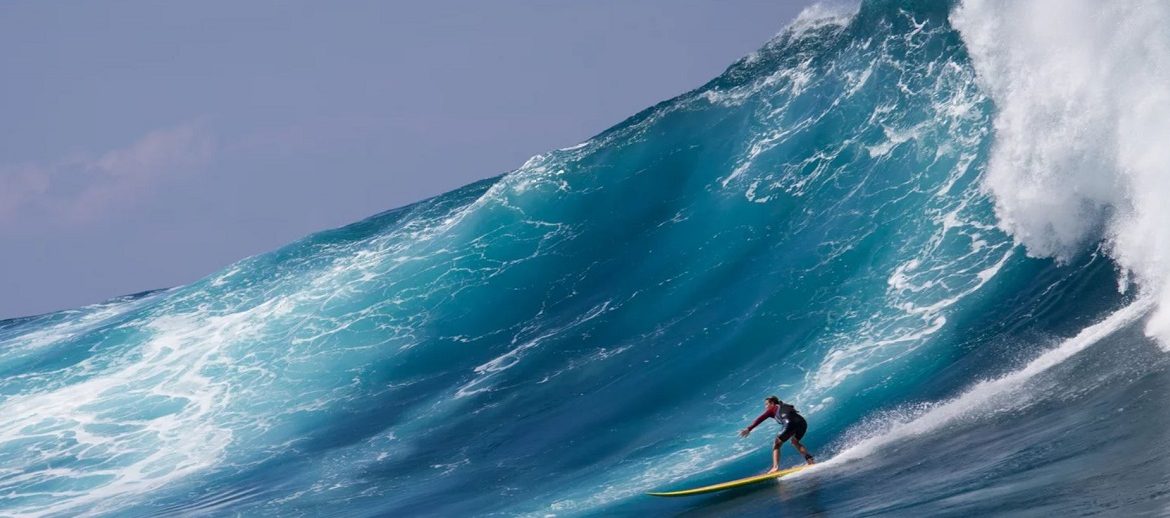 Surferin surft Big Wave in SheChange The Film