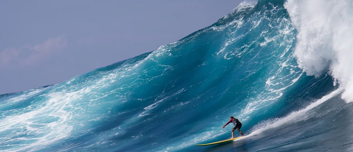 Surferin surft Big Wave in SheChange The Film