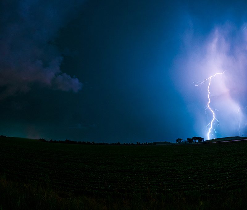 Blitzeinschlag am Nachthimmel mit GoPro aufgenommen