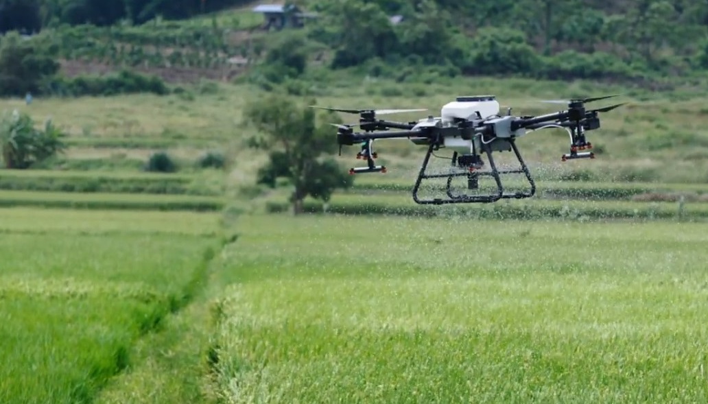 DJI AGRAS Landwirtschafts-Drohne im Einsatz