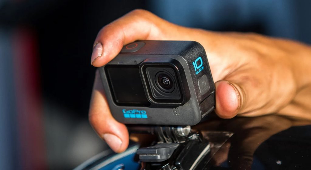 Hand an GoPro HERO10 Kamera
