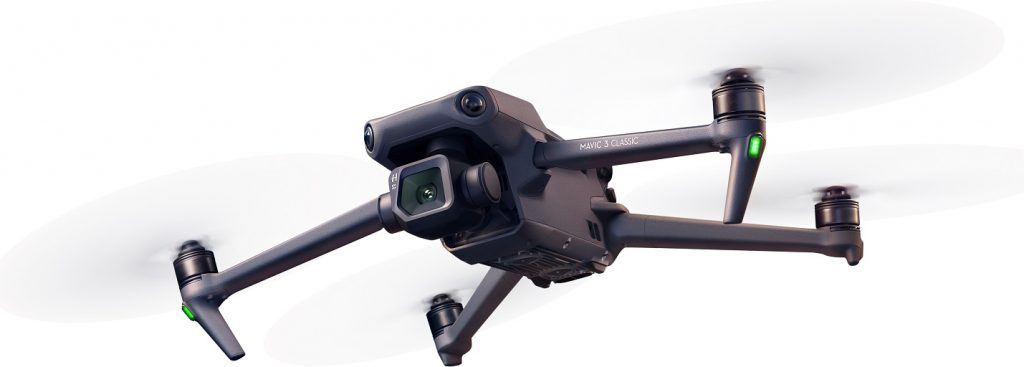DJI Mavic 3 Classic Drohne fliegt