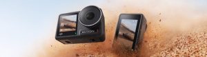 DJI Osmo Action 3 Kamera Vorder u. Rückansicht vor Wüstensand