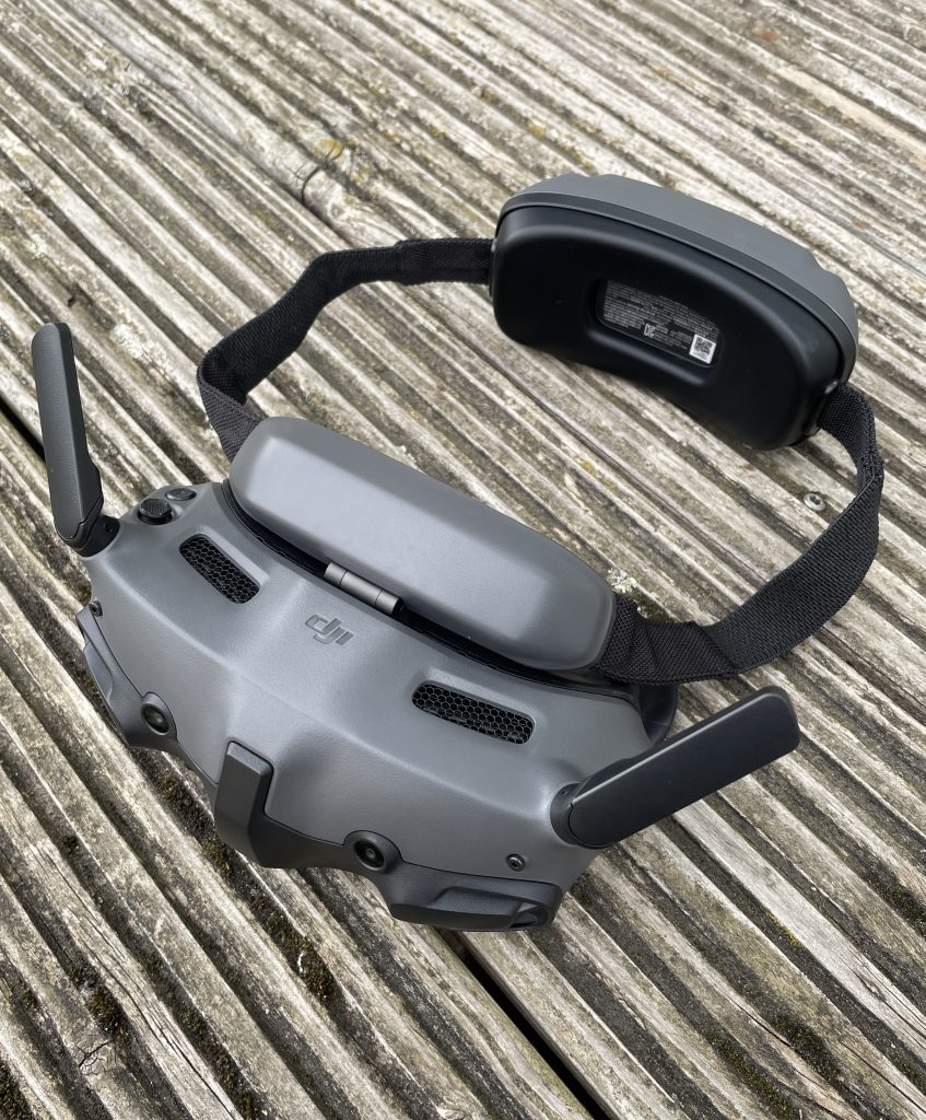 DJI Goggles 3 auf Holzboden