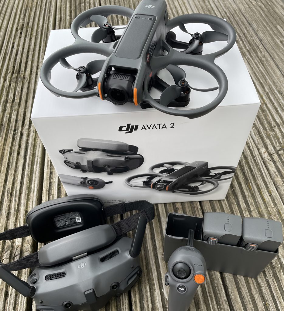 DJI Avata 2 Fly More Combo vor OVP