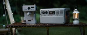 DJI Powerstation auf Campingtisch