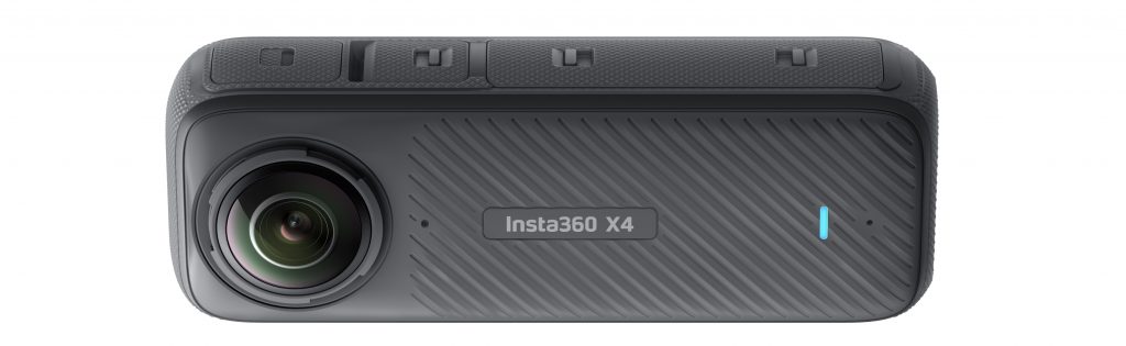 Insta360 X4 Backside freigestellt auf Seite