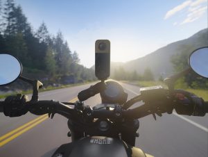 Insta360 X3 Cam an Motorrad-Lenker